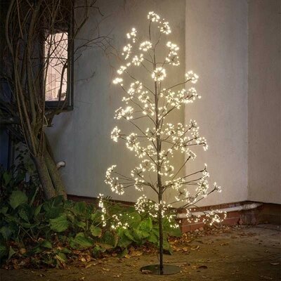 6ft Twinkling Tree -Image courtesy of Smart Garden Products
