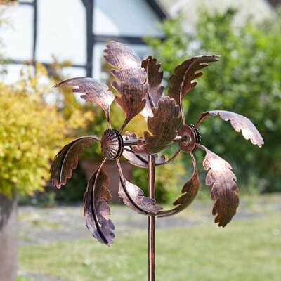 Oak Leaf Wind Spinner -Image courtesy of Smart Garden