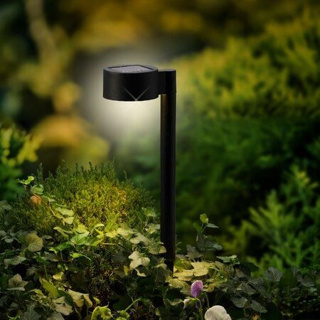 Solar stake light - image 2