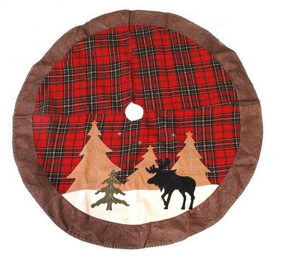 Tree skirt with checker design